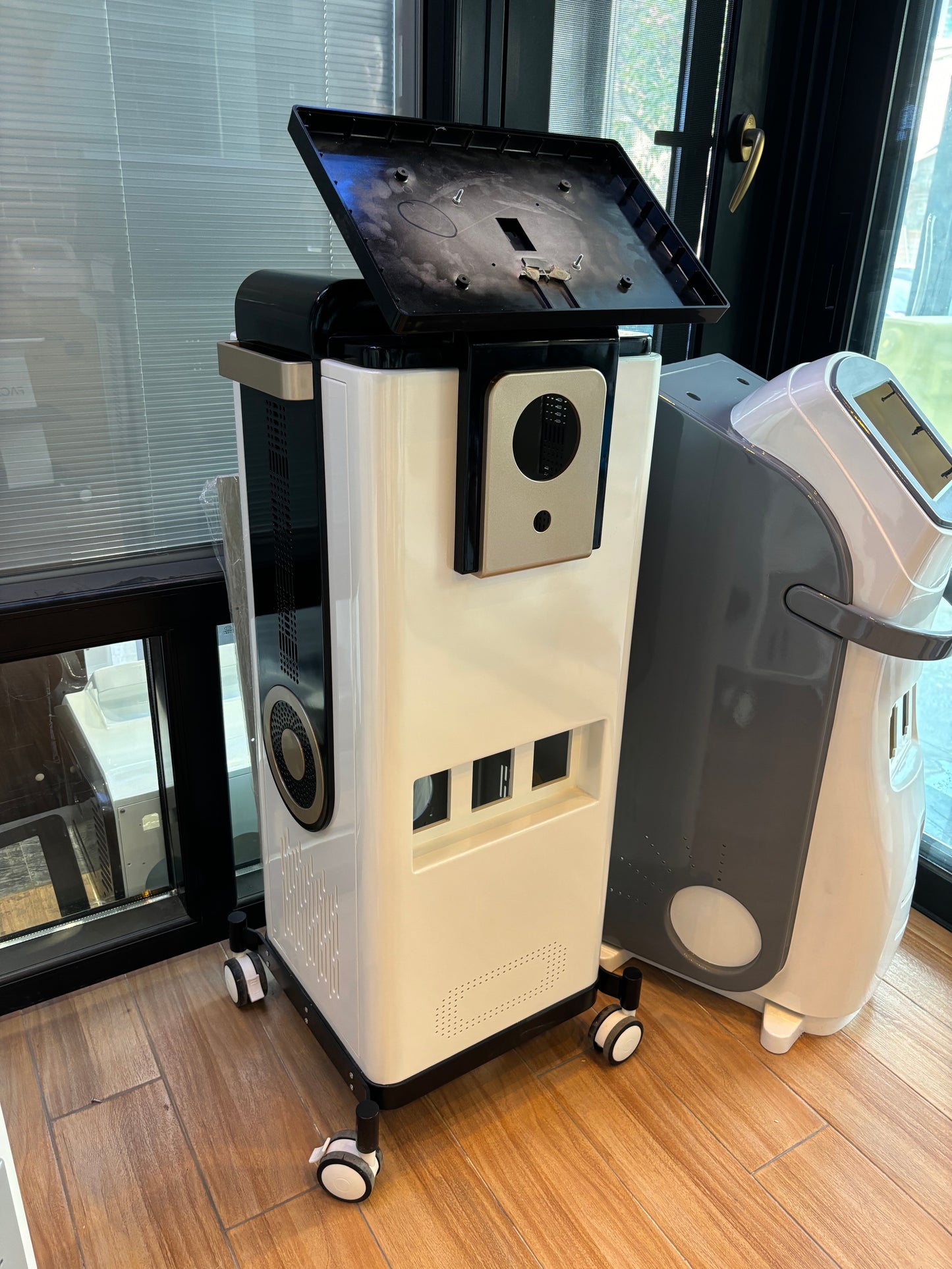 2025 Newest 2000w Professional Diode Laser Permanent Hair Removal Permanent Painless 755 808 940 1064 2 Handles Certificate